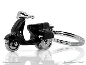 Metalmorphose sleutelhanger zwarte scooter