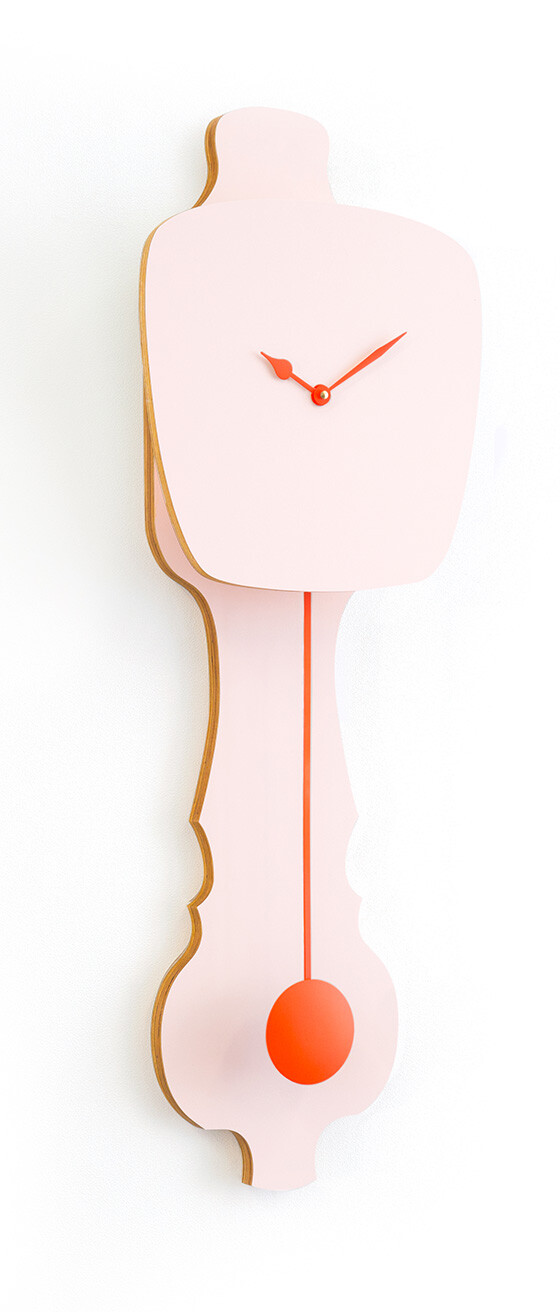 KLOQ Kleine design wandklok met slinger in perzik pastel & glimmend goud online kopen